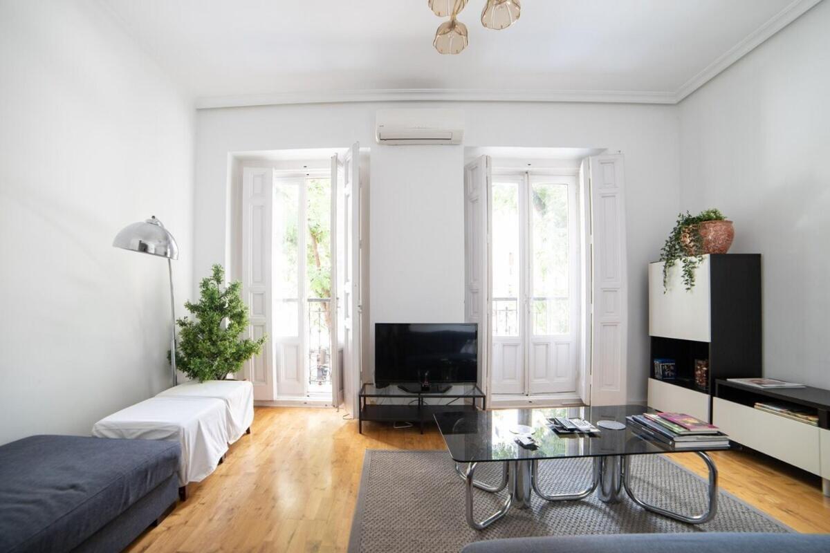 Bright Apartment In Historical City Center Madrid Exterior foto